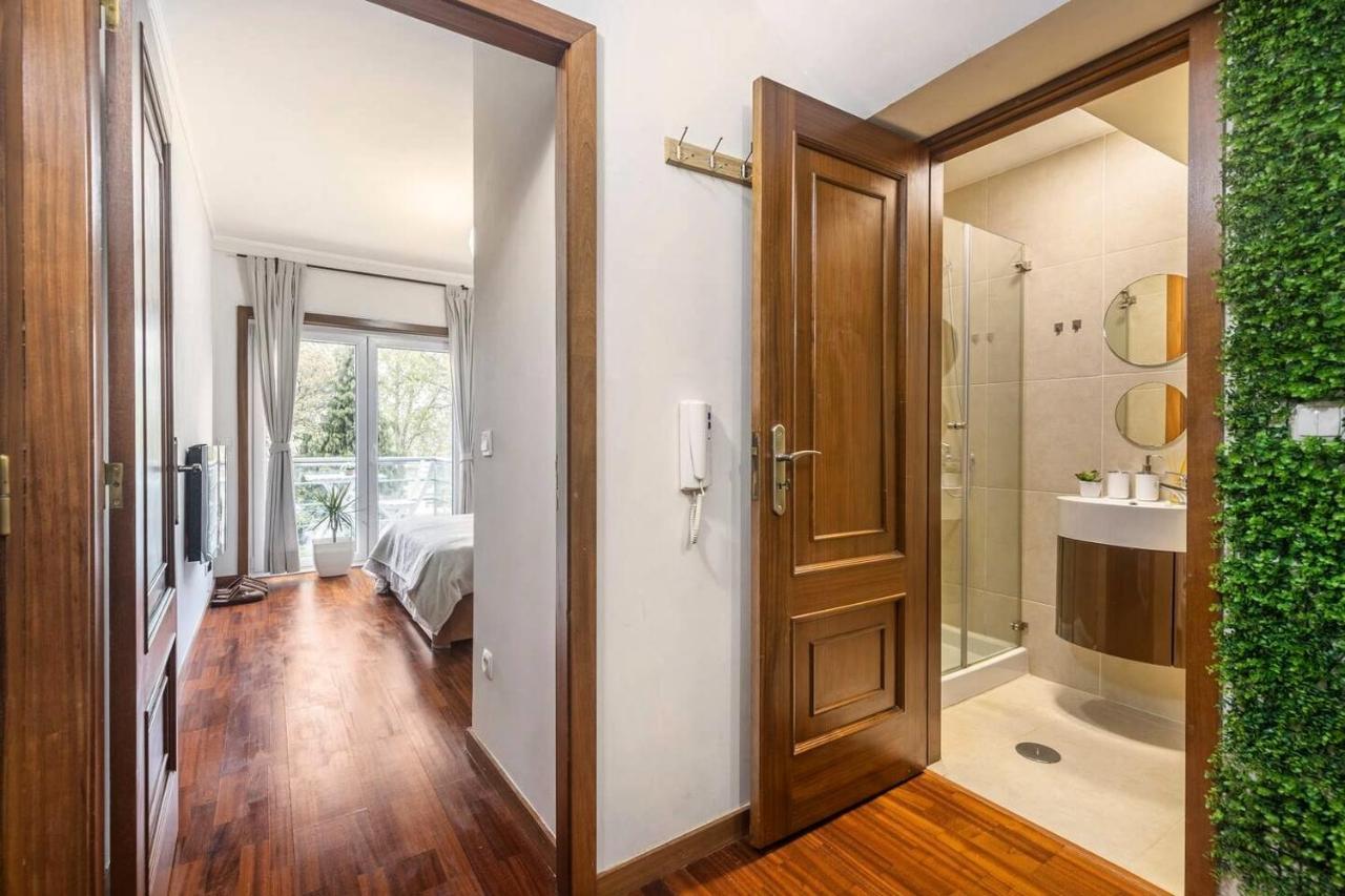 Modern Private Suite With Balcony & Bathroom - King And Queen Beds فيلا نوفا دي غايا المظهر الخارجي الصورة