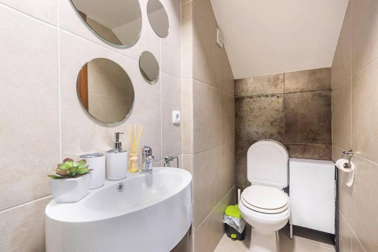 Modern Private Suite With Balcony & Bathroom - King And Queen Beds فيلا نوفا دي غايا المظهر الخارجي الصورة