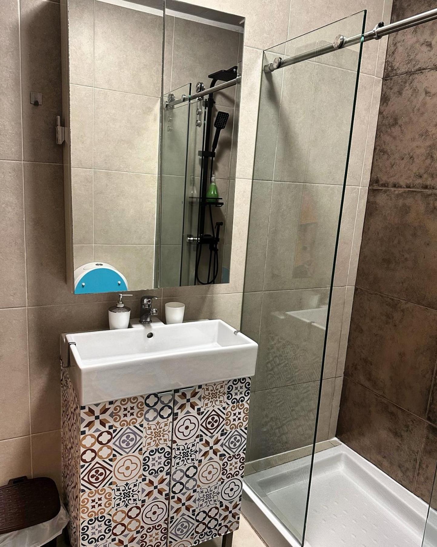 Modern Private Suite With Balcony & Bathroom - King And Queen Beds فيلا نوفا دي غايا المظهر الخارجي الصورة